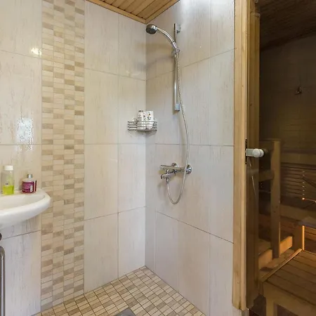 Golfvaeylae 3b - Golf-osakkeen Kaeyttoeoikeus By Interhome